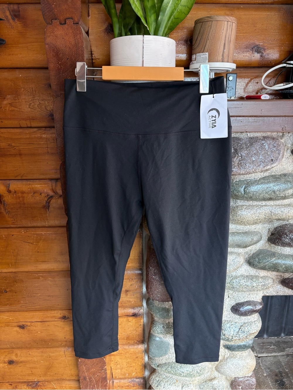 NWT ZYIA Active Ascend High Rise Capri Leggings Black Size 14-16